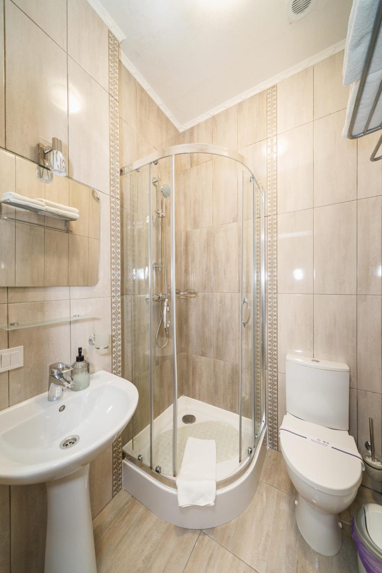 L.O.Y Family Hotel Dnipro Dış mekan fotoğraf