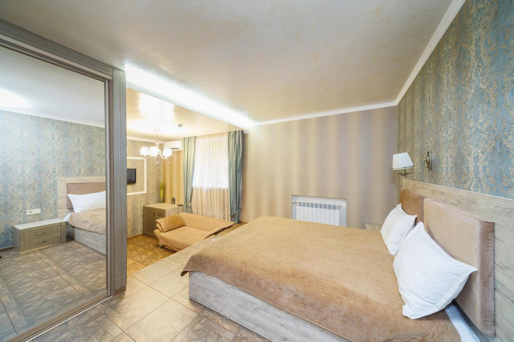L.O.Y Family Hotel Dnipro Dış mekan fotoğraf