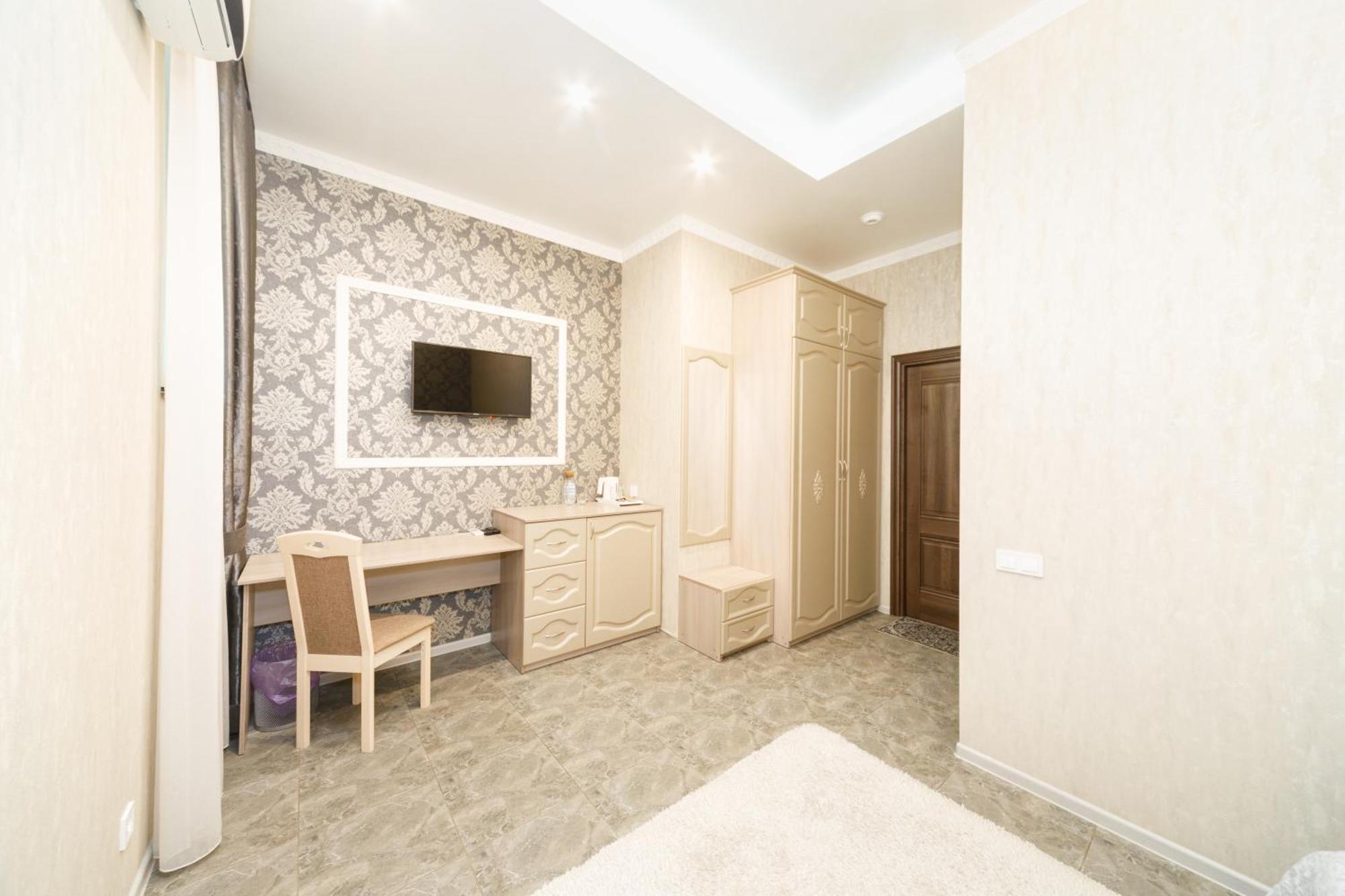 L.O.Y Family Hotel Dnipro Dış mekan fotoğraf