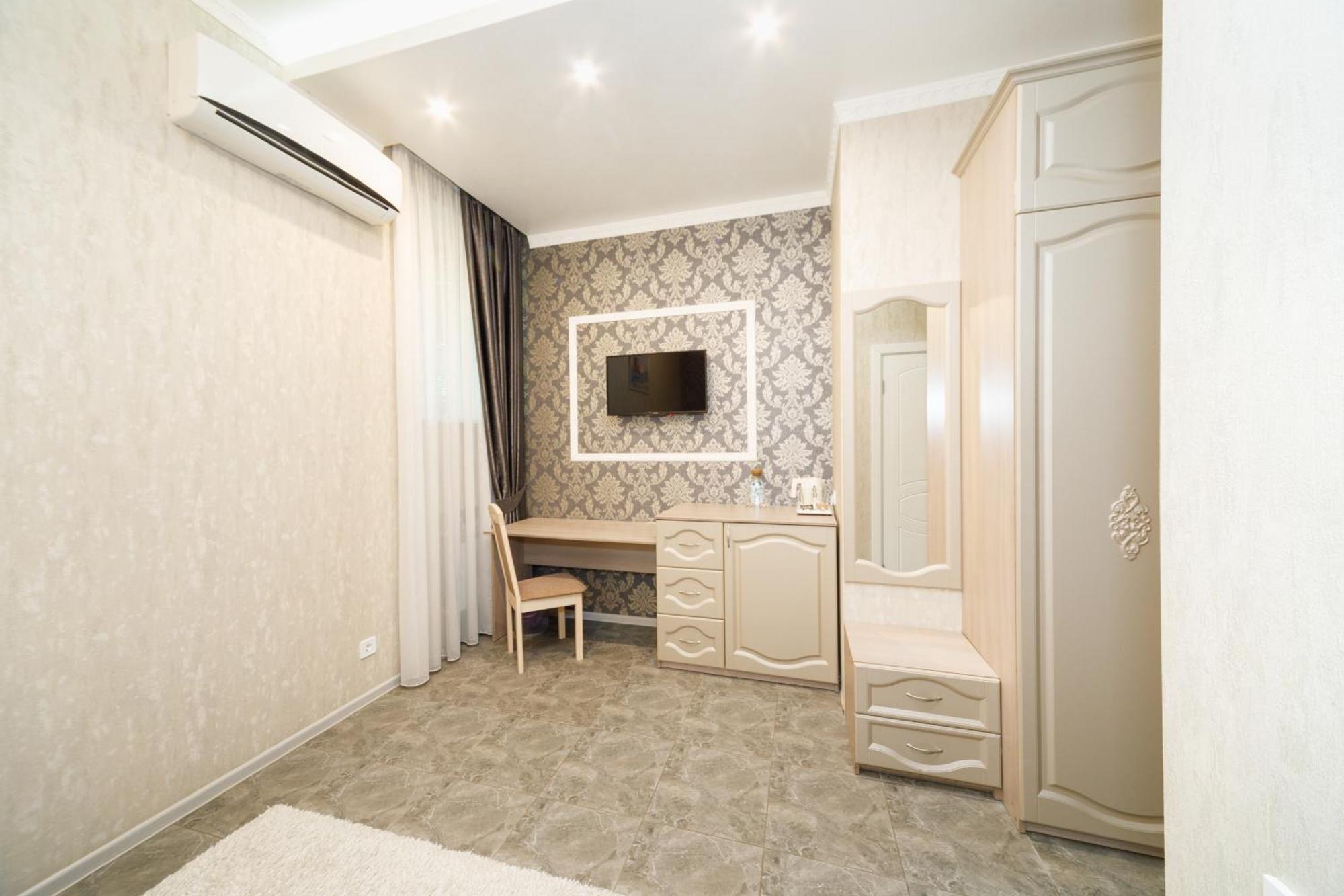 L.O.Y Family Hotel Dnipro Dış mekan fotoğraf