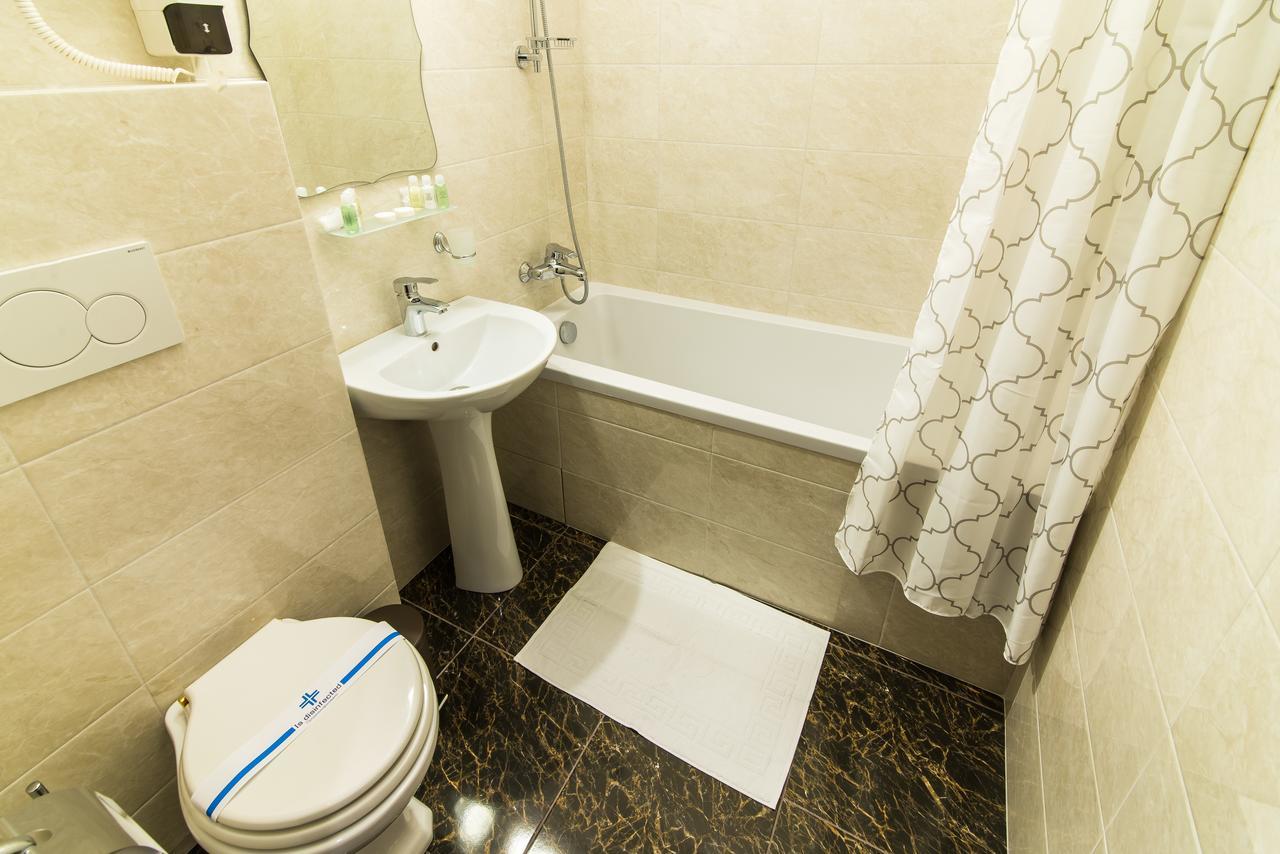 L.O.Y Family Hotel Dnipro Dış mekan fotoğraf